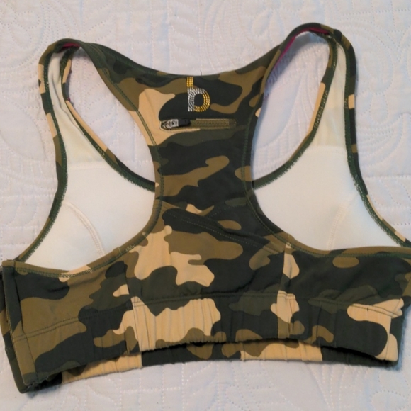 Camo pink sports bra perfect for shoot - Picture 3 of 5